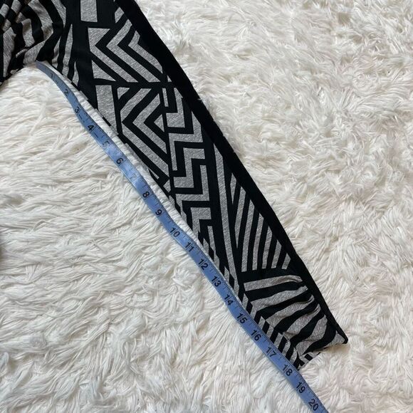 Joseph Ribkoff Long Sleeve Zip Up Shirt Abstract Size 2 Stretch Top Blouse - Picture 6 of 8